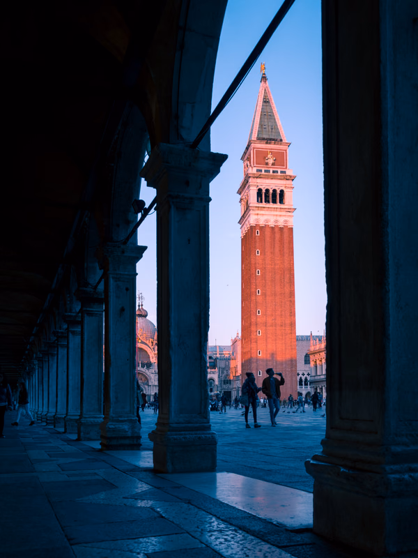 Venetian Shadows
